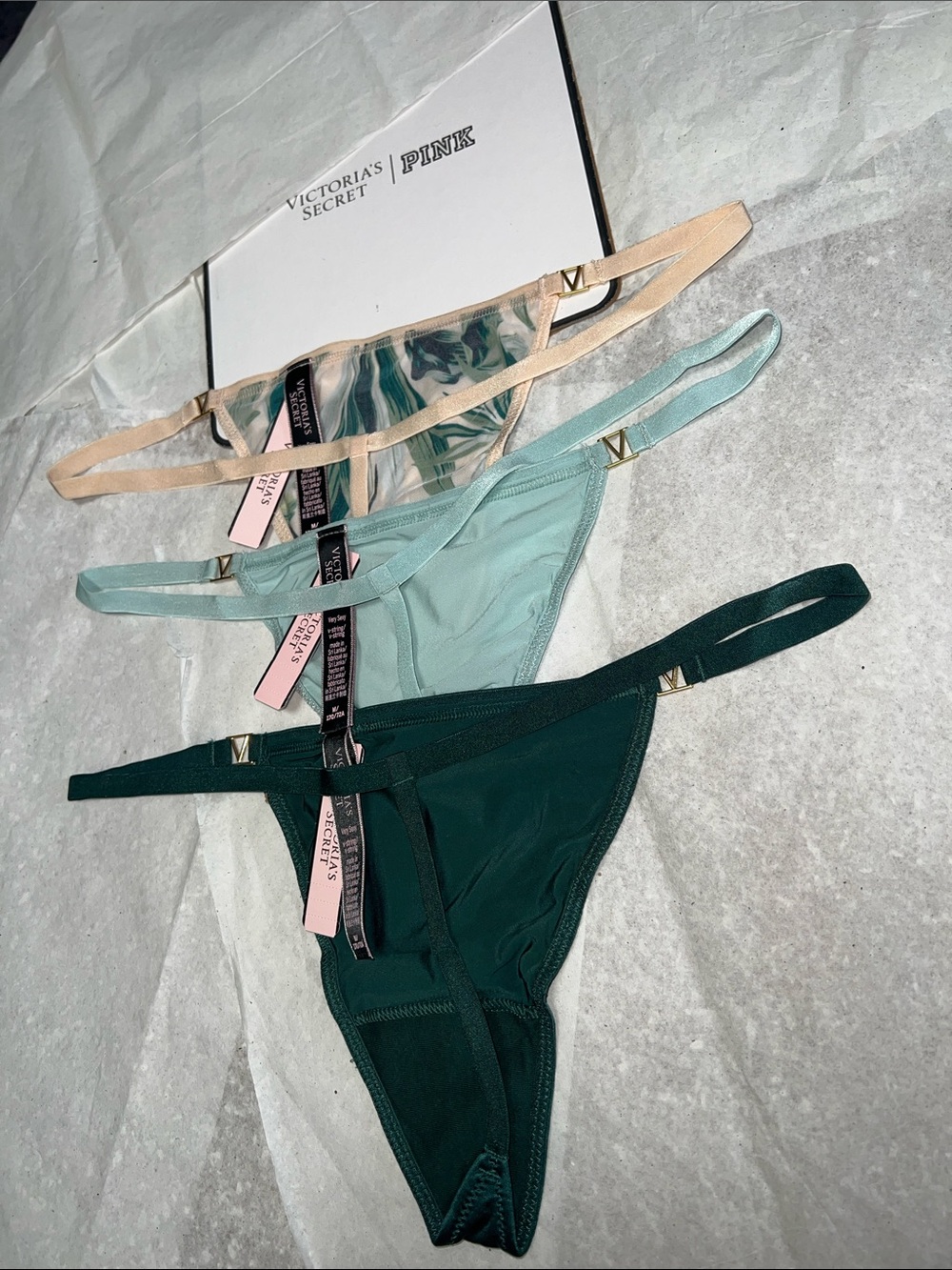 (M) 3pk Victoria's Secret V String Thongs in Beige, Mint & Forest - Picture 5 of 7